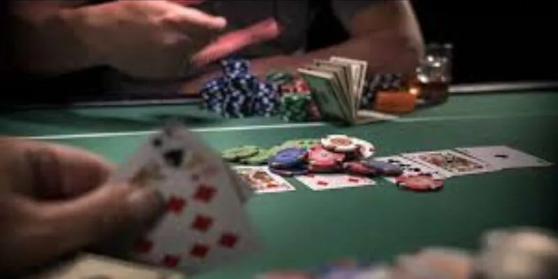 Tìm hiểu chi tiết luật chơi và các vòng cược trong poker Sunwi